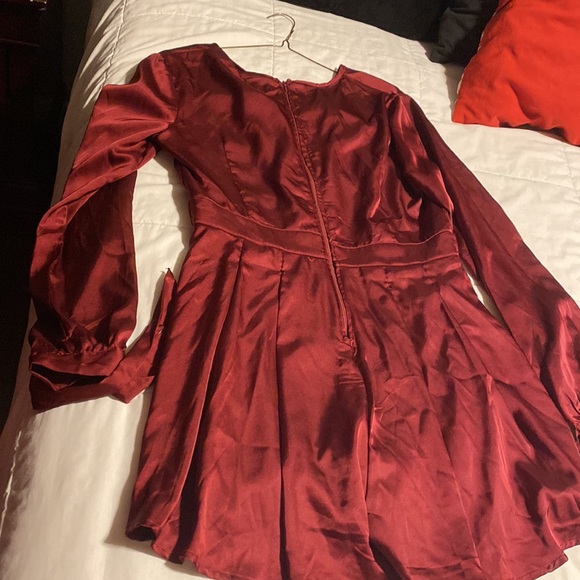 Nice dress for girls comes with short included Size L  Burgundy color - Picture 3 of 5